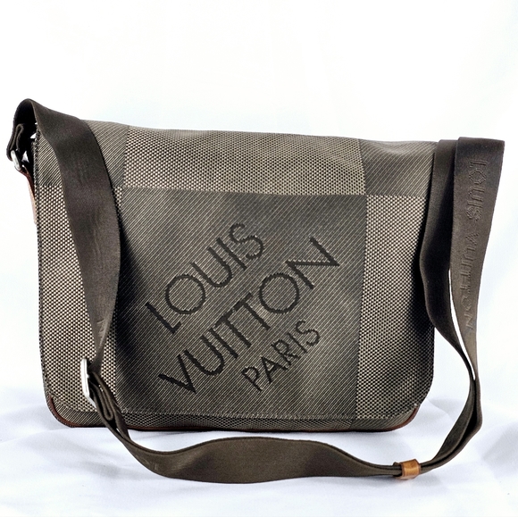 Louis Vuitton Damier Geant Messenger Bag - Picture 1 of 8